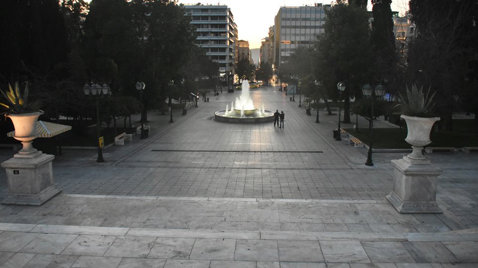 Σε ισχύ η απαγόρευση κυκλοφορίας από τις 18:00 - Όλα τα μέτρα σε Αθήνα, Θεσσαλονίκη και Χαλκιδική - Φωτογραφία 1