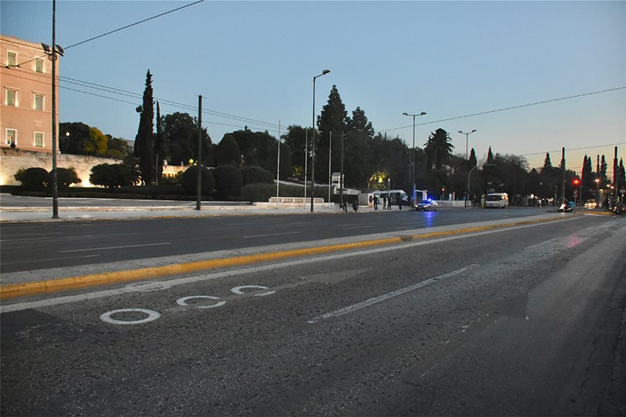 Σε ισχύ η απαγόρευση κυκλοφορίας από τις 18:00 - Όλα τα μέτρα σε Αθήνα, Θεσσαλονίκη και Χαλκιδική - Φωτογραφία 12