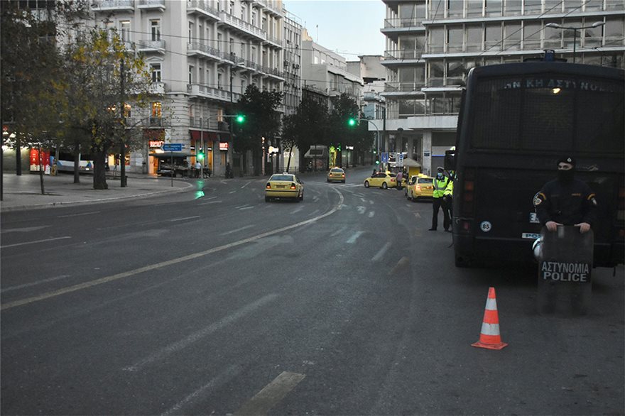 Σε ισχύ η απαγόρευση κυκλοφορίας από τις 18:00 - Όλα τα μέτρα σε Αθήνα, Θεσσαλονίκη και Χαλκιδική - Φωτογραφία 14