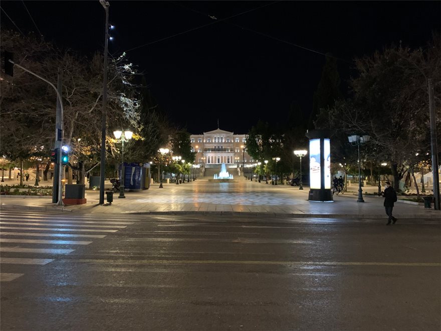 Σε ισχύ η απαγόρευση κυκλοφορίας από τις 18:00 - Όλα τα μέτρα σε Αθήνα, Θεσσαλονίκη και Χαλκιδική - Φωτογραφία 8