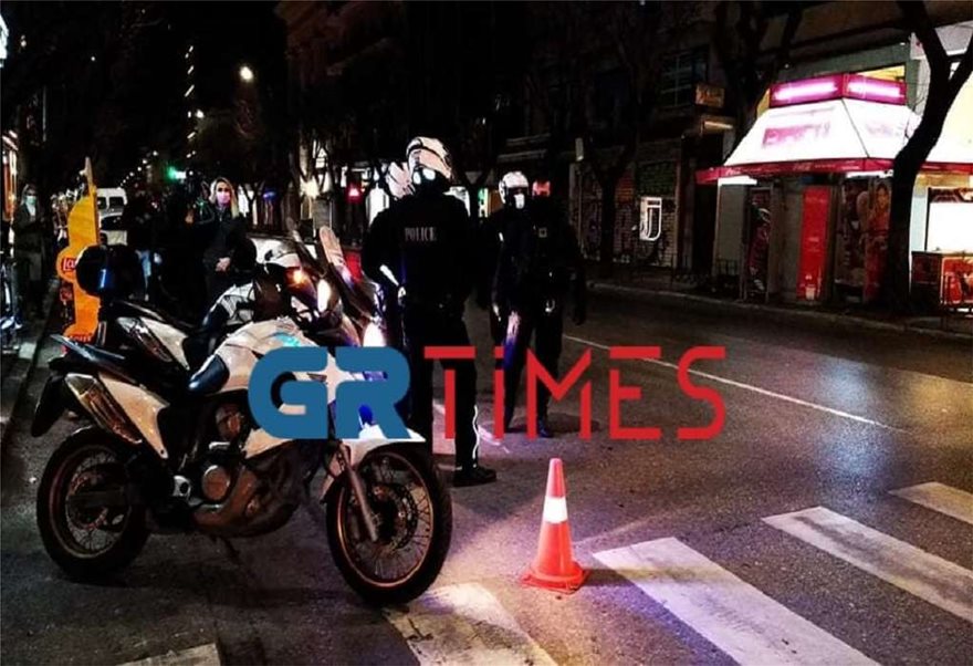 Lockdown: Ερήμωσαν Αθήνα και Θεσσαλονίκη - Σε ισχύ η απαγόρευση κυκλοφορίας με αυστηρούς ελέγχους - Φωτογραφία 2