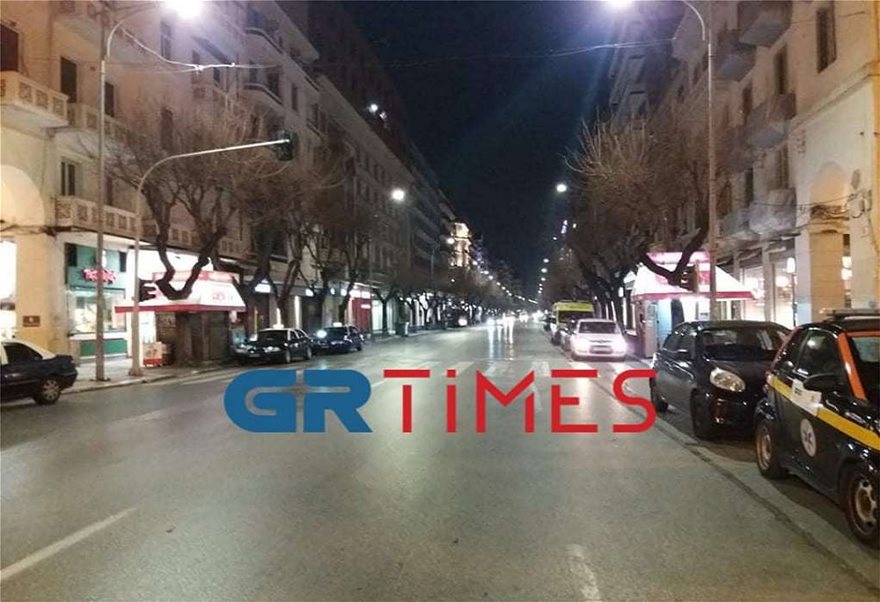 Lockdown: Ερήμωσαν Αθήνα και Θεσσαλονίκη - Σε ισχύ η απαγόρευση κυκλοφορίας με αυστηρούς ελέγχους - Φωτογραφία 4