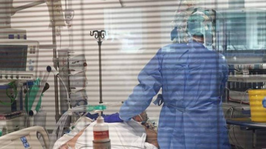ΠΟΕΔΗΝ: Ρεκόρ ασθενών στις ΜΕΘ-COVID στα νοσοκομεία της Αττικής - Φωτογραφία 1
