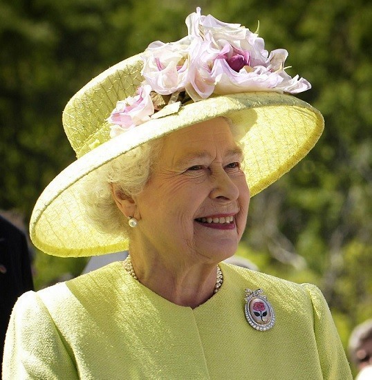 Σκάνδαλο: Πώς η βασίλισσα Ελισάβετ άλλαξε νόμο για να μην αποκαλυφθεί η περιουσία της - Φωτογραφία 1