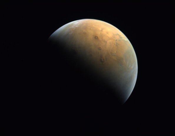 Το διαστημικό σκάφος Hope φωτογραφίζει τον πλανήτη Άρη - Φωτογραφία 1