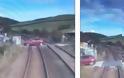 Βίντεο που κόβει την ανάσα, από τη Βρετανία: Αυτοκίνητο γλιτώνει «στο τσακ» τη σύγκρουση με τρένο σε αφύλακτη διάβαση.