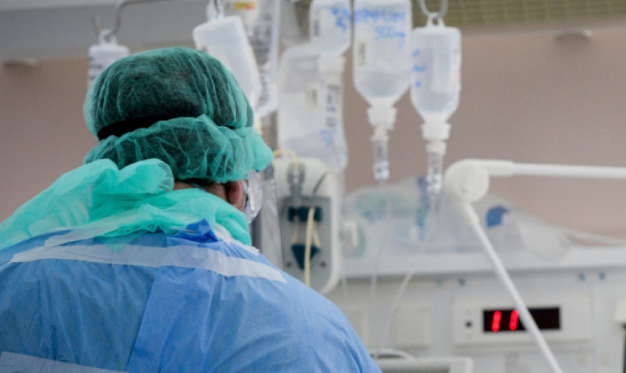 Συναγερμός στην Αττική: Εντολή στους διοικητές νοσοκομείων να αναπτύξουν επιπλέον ΜΕΘ Covid - Φωτογραφία 1