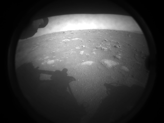 Οι πρώτες εικόνες του Perseverance από τον Άρη - Φωτογραφία 1