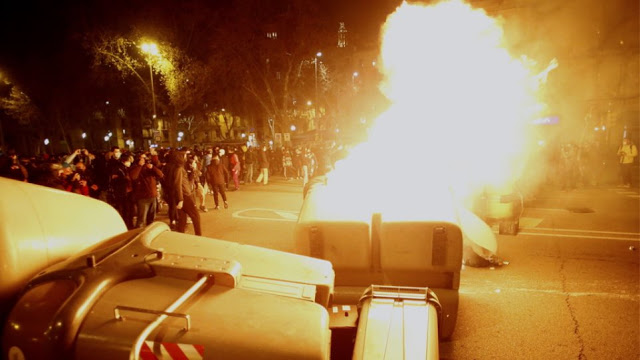 Φυλάκιση Πάμπλο Χασέλ: Για τέταρτη νύχτα ταραχές στην Καταλονία - Φωτογραφία 1