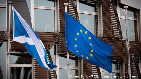 H Σκωτία υποστέλλει τη βρετανική σημαία απ΄τα δημόσια κτίρια - Επιτρέπει την Ευρωπαϊκή - Φωτογραφία 1