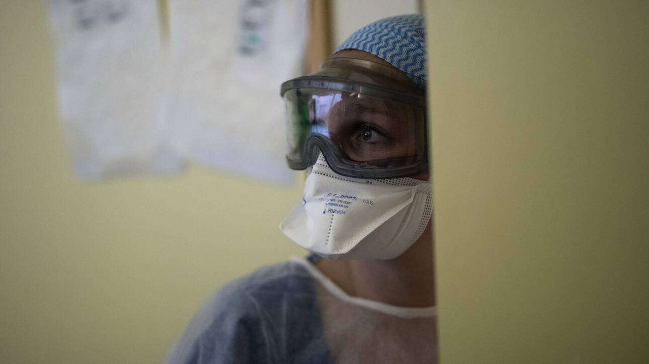 ΠΟΕΔΗΝ: Μόλις 9 κενές ΜΕΘ στην Αττική. «Πόλεμος» στα εφημερεύοντα νοσοκομεία - Φωτογραφία 1