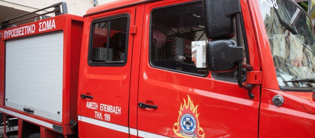 Χανιά: Ξέσπασε μεγάλη πυρκαγιά σε μεταφορική εταιρία - Άμεση αντίδραση της Πυροσβεστικής - Φωτογραφία 1