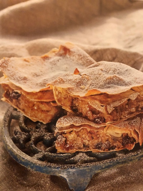 Υγιεινές συνταγές από τον σεφ Παναγιώτη Μουτσόπουλο: Γλυκιά κολοκυθόπιτα - Φωτογραφία 1