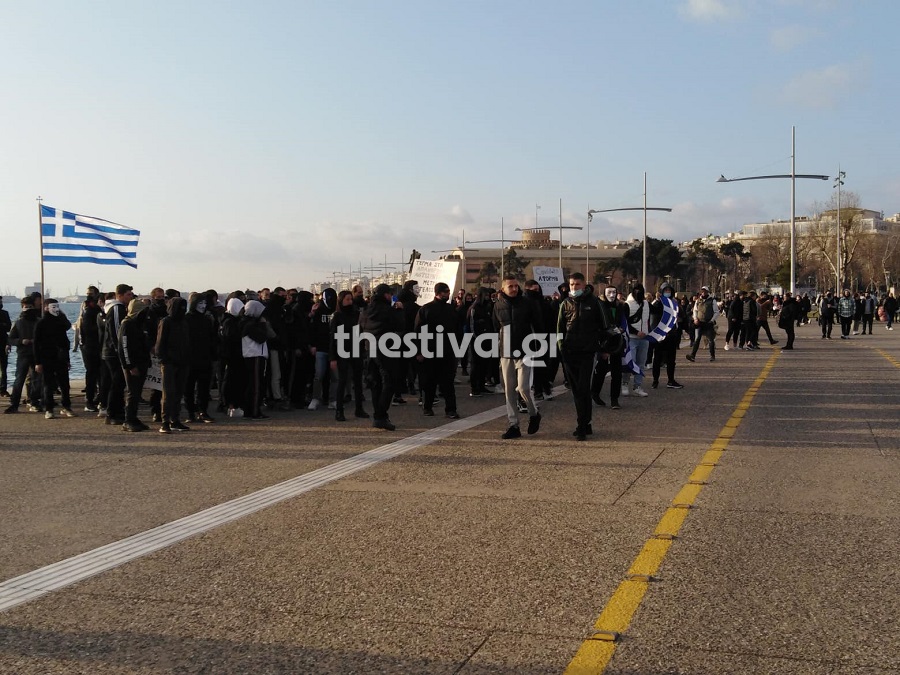 Θεσσαλονίκη: Πορεία κατά του lockdown στη Νέα Παραλία - Φωτογραφία 2