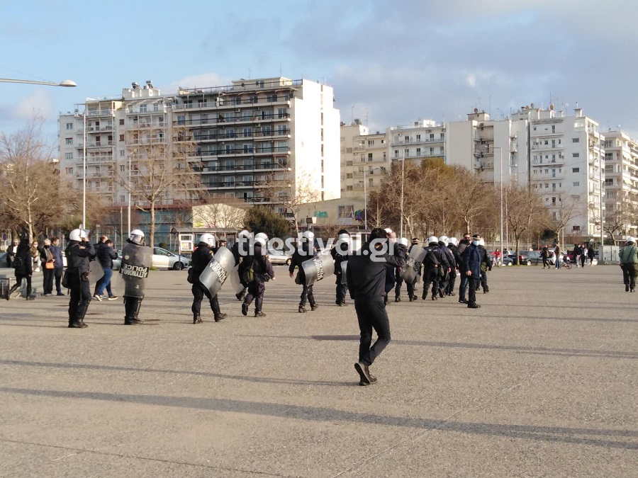 Θεσσαλονίκη: Πορεία κατά του lockdown στη Νέα Παραλία - Φωτογραφία 3
