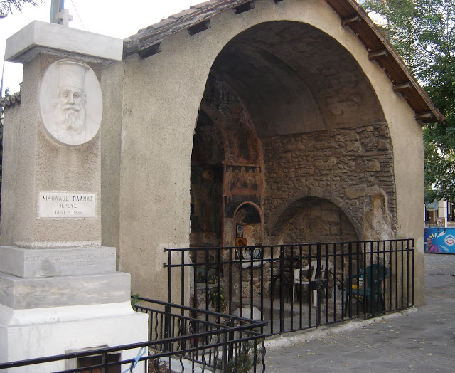 Ο Τάφος του αγίου Νικολάου Πλανά - Φωτογραφία 1
