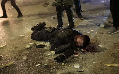Eπεισόδια στη Νέα Σμύρνη: Μολότοφ και χημικά - Τραυματίστηκε σοβαρά αστυνομικός - Φωτογραφία 1