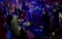 Η στιγμή της εφόδου στο νυχτερινό κέντρο στη Λιοσίων που λειτουργούσε παράνομα - Νέο κορονοπάρτι στην Πάτρα (βίντεο) - Φωτογραφία 1