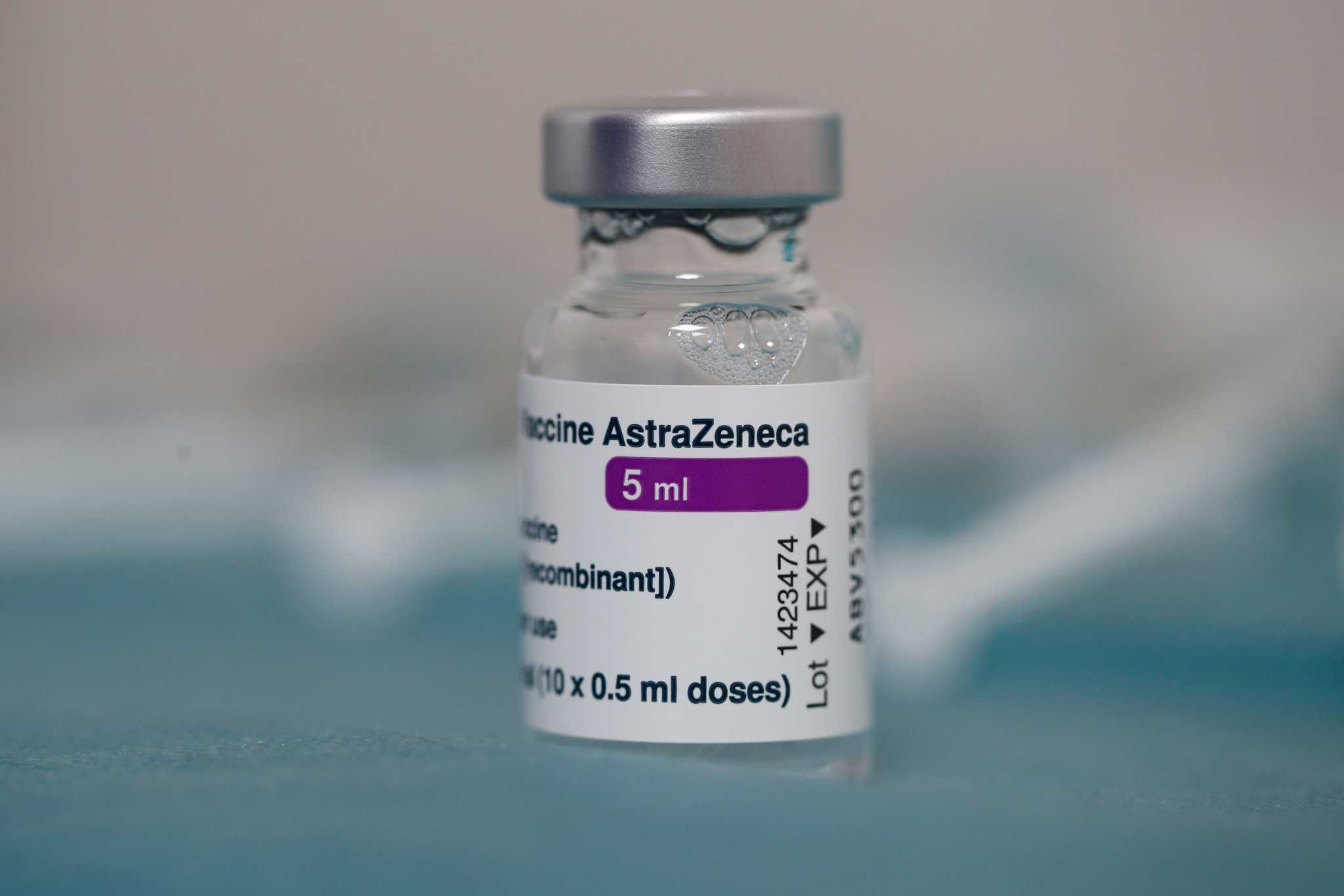 AstraZeneca: Τι απαντά για τον κίνδυνο εμφάνισης θρομβώσεων μετά το εμβόλιο - Φωτογραφία 1