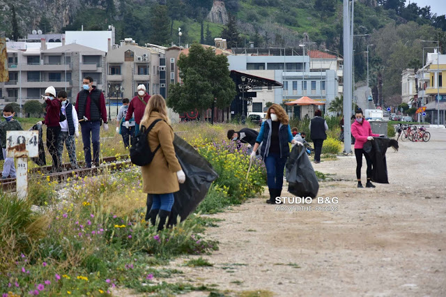 Ναύπλιο: Εθελοντές καθάρισαν από απορρίμματα την περιοχή του σταθμού του ΟΣΕ - Φωτογραφία 5