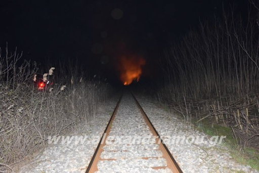 Ακινητοποιήθηκε τρένο λόγω φωτιάς στον Σιδηροδρομικό Σταθμό Αλεξάνδρειας. - Φωτογραφία 2