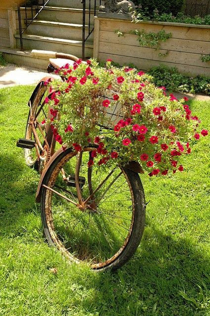 Διαμορφώσεις εξωτερικών χώρων με παλιά Ποδήλατα  και Καρότσια κήπου - Φωτογραφία 31