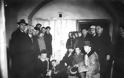Χαμογελαστοί μπολσεβίκοι στον τόπο της βάναυσης δολοφονίας του Αγίου Τσάρου Νικολάου! - Φωτογραφία 2