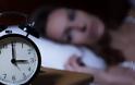 Πώς η αϋπνία και η υπερκόπωση συνδέονται με αυξημένο κίνδυνο για κορονοϊό - Φωτογραφία 1