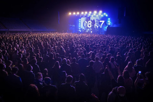 Το πείραμα της Ισπανίας: 5.000 θεατές σε ροκ συναυλία - Με μάσκες, αρνητικό τεστ, αλλά χωρίς αποστάσεις - Φωτογραφία 4