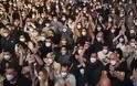 Το πείραμα της Ισπανίας: 5.000 θεατές σε ροκ συναυλία - Με μάσκες, αρνητικό τεστ, αλλά χωρίς αποστάσεις - Φωτογραφία 1
