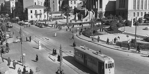 Η ιστορία του αθηναϊκού τραμ -Από τα ιππήλατα οχήματα και τον «κωλοσούρτη», μέχρι σήμερα. Εικόνες και βίντεο. - Φωτογραφία 1
