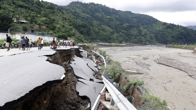 Δραματική αύξηση του αριθμού των νεκρών σε Ινδονησία - Ανατολικό Τιμόρ από τις πλημμύρες - Φωτογραφία 1