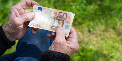 Συντάξεις: Αυξήσεις 150 ευρώ το μήνα και αναδρομικά άνω των 3.000 ευρώ μετά το Πάσχα [πίνακες]. - Φωτογραφία 1