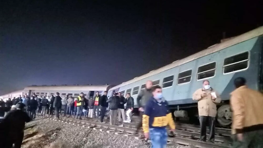 Αίγυπτος: Τρένο εκτροχιάστηκε - Τουλάχιστον 10 τραυματίες. - Φωτογραφία 1