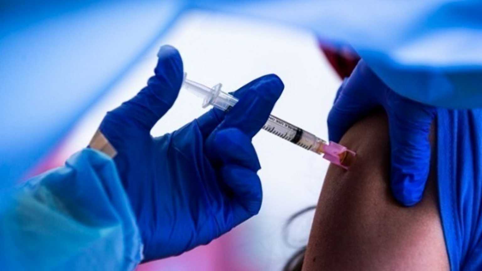 Γιάννενα: Πήγαν να εμβολιαστούν εκτός σειράς τουλάχιστον 20 άτομα. Το απίστευτο σχέδιο - Φωτογραφία 1