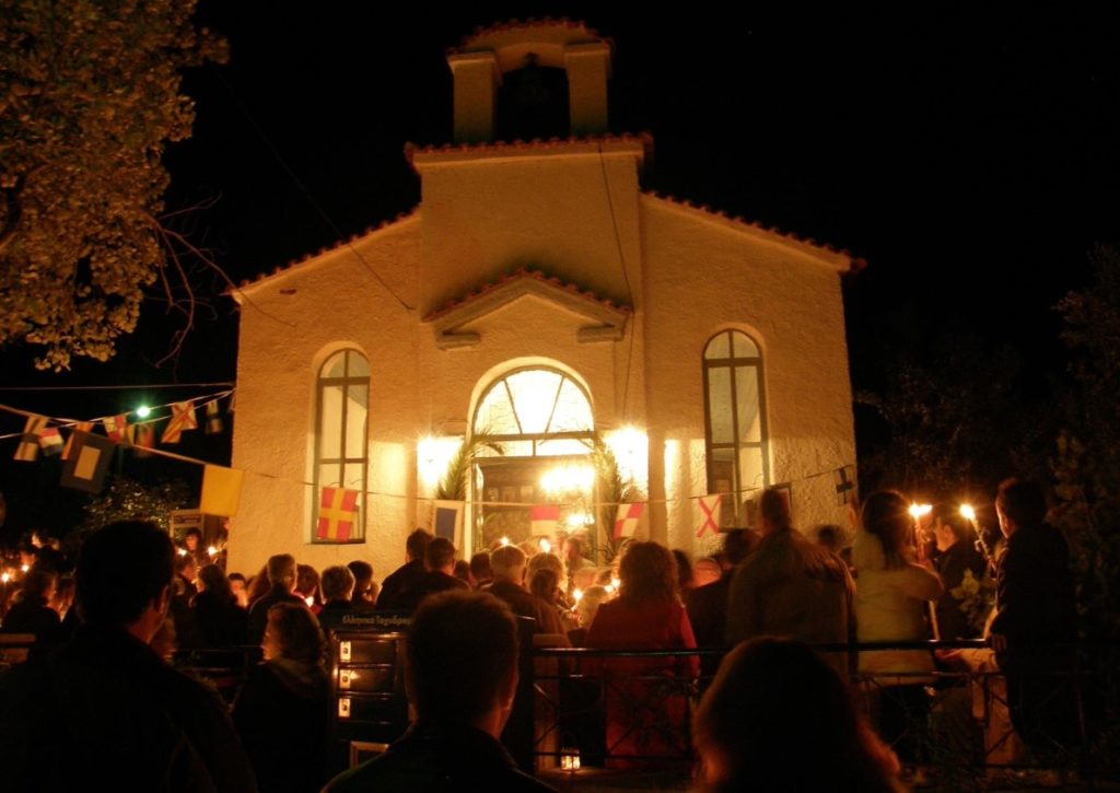Ανάσταση στις 21:00, στο προαύλιο. Ανοιχτές εκκλησίες τη Μεγάλη Εβδομάδα, αποφάσισε η Ιερά Σύνοδος - Φωτογραφία 1