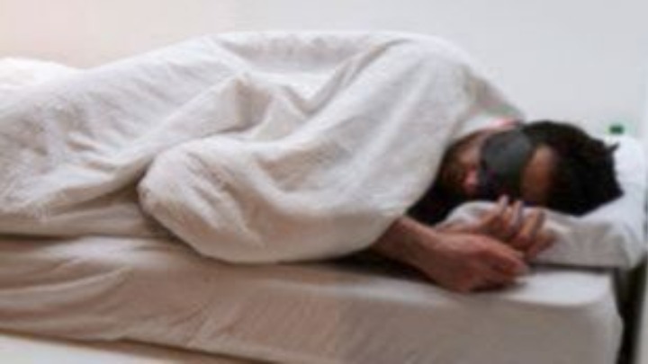 Μεγαλύτερος ο κίνδυνος άνοιας για τους μεσήλικες που κοιμούνται συχνά λιγότερες από έξι ώρες - Φωτογραφία 1