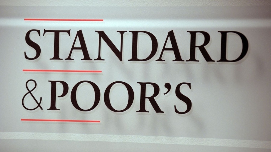 Έκπληξη από Standard and Poor’s: Αναβάθμισε την ελληνική οικονομία κατά μια βαθμίδα σε ΒΒ, θετικό το outlook - Φωτογραφία 1
