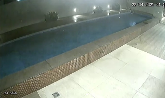 Τρομακτικό: Κατέρρευσε ο πάτος πισίνας σε πολυκατοικία (Video) - Φωτογραφία 1