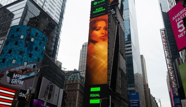 Ελένη Φουρέιρα: Μπήκε σε billboard στην Times Square - Φωτογραφία 1