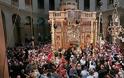 Ιεροσόλυμα: Βγήκε το Άγιος Φως από τον Πανάγιο Τάφο – Η συγκλονιστική στιγμή της Αφής