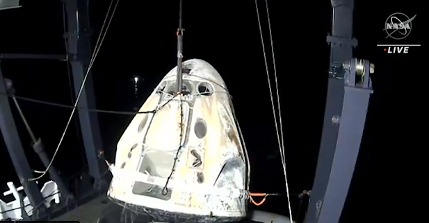 H νυχτερινή προσθαλάσσωση του διαστημικού σκάφους της SpaceX - Φωτογραφία 1