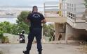 Ρόδος: Μαχαίρωσε τον αστυνομικό που τον καταδίωκε επειδή κατέβασε την ελληνική σημαία