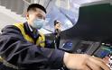 Πώς οι «γιατροί» των τρένων της Κίνας διασφαλίζουν την ασφάλεια των ταξιδιών. Βίντεο.