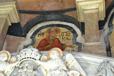 Οι αγιογραφίες της Θεοτόκου και των Αγίων Μυροφόρων γυναικών εντός του κουβουκλίου του Παναγίου Τάφου - Φωτογραφία 4