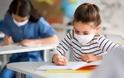 Η μάσκα θα πρέπει να εξακολουθήσει να χρησιμοποιείται στα σχολεία, σύμφωνα με τα CDC