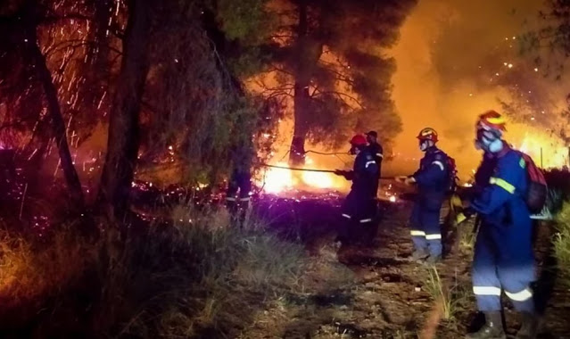 Κόλαση φωτιάς στον Σχίνο Κορινθίας: Eκκενώνεται το Αλεποχώρι - Φωτογραφία 1