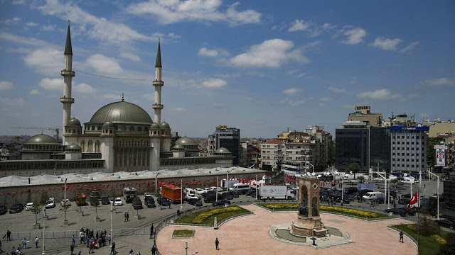 Κωνσταντινούπολη: Εμβληματικό τέμενος εγκαινίασε ο Ερντογάν στην πλατεία Ταξίμ - Φωτογραφία 1