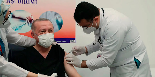 Κοροναϊός - Τουρκία: Σάλος κατά Ερντογάν γιατί έκανε τρίτη δόση του εμβολίου - Φωτογραφία 1