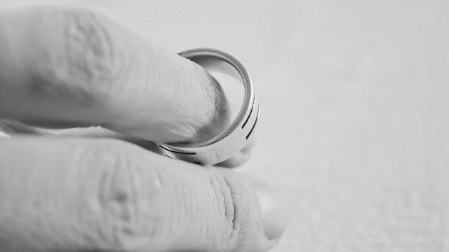 Ήρθε το e-διαζύγιο: Τα οκτώ βήματα για τη λήξη των γάμων - Φωτογραφία 1
